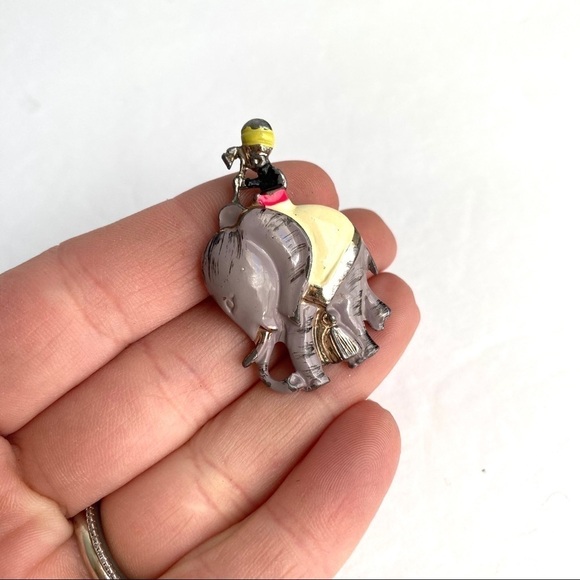 Vintage Elephant Brooch - Picture 6 of 7